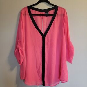 Torrid Top Woman's Size 3 Pink Black 3/4 Sleeve V-Neck Roll Tab Back Button